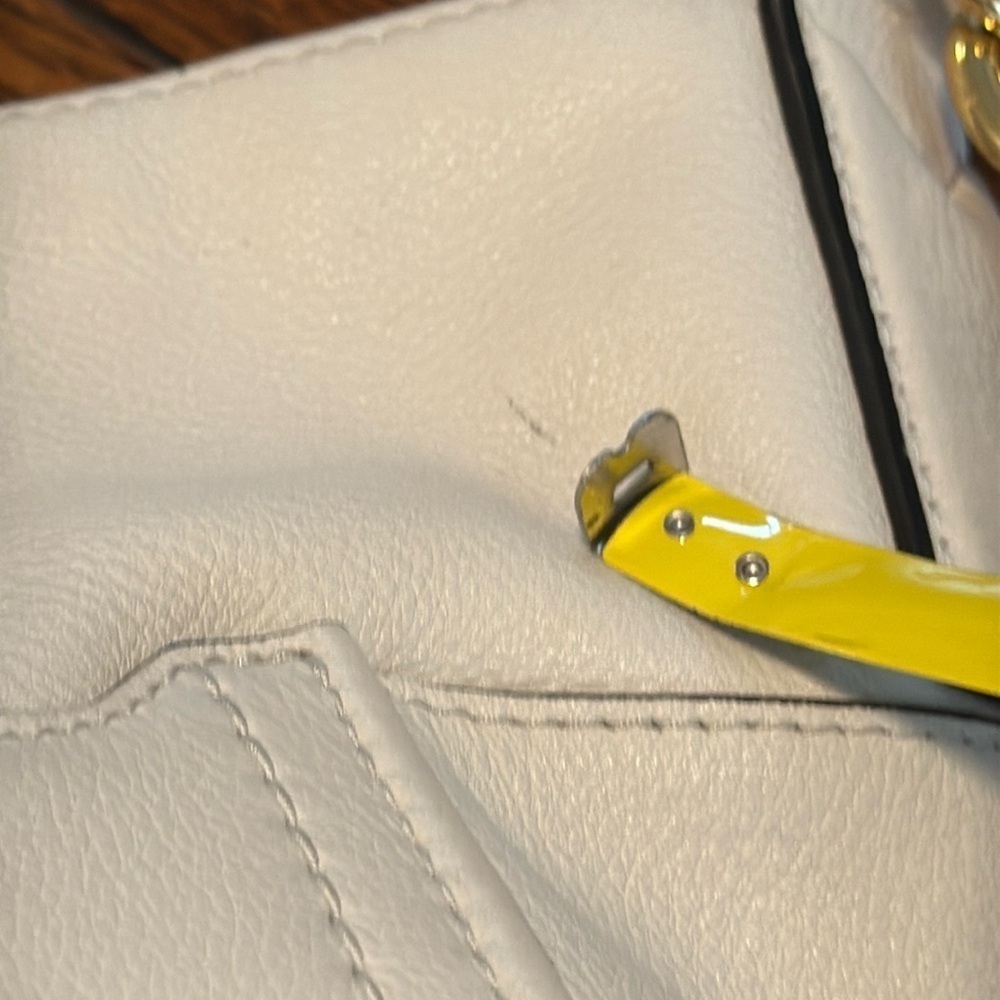 Marc Jacobs White Leather Empire City Bucket Bag - Picture 9 of 10